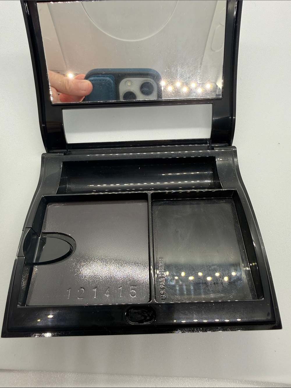 Mary Kay Black to Purple Gradient Makeup Compact Case - Picture 3 of 3